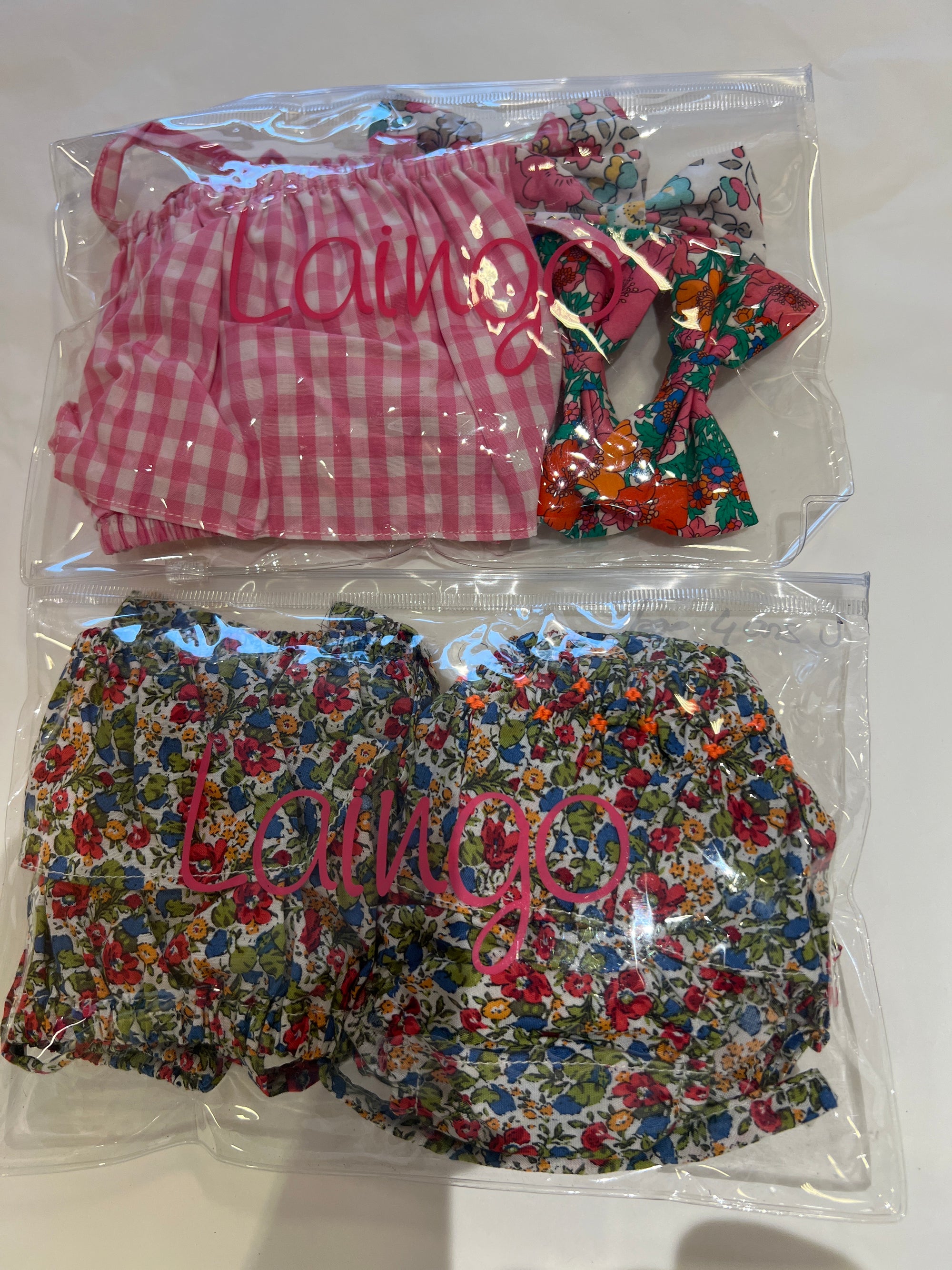2 hauts, un bas, 4 barrettes