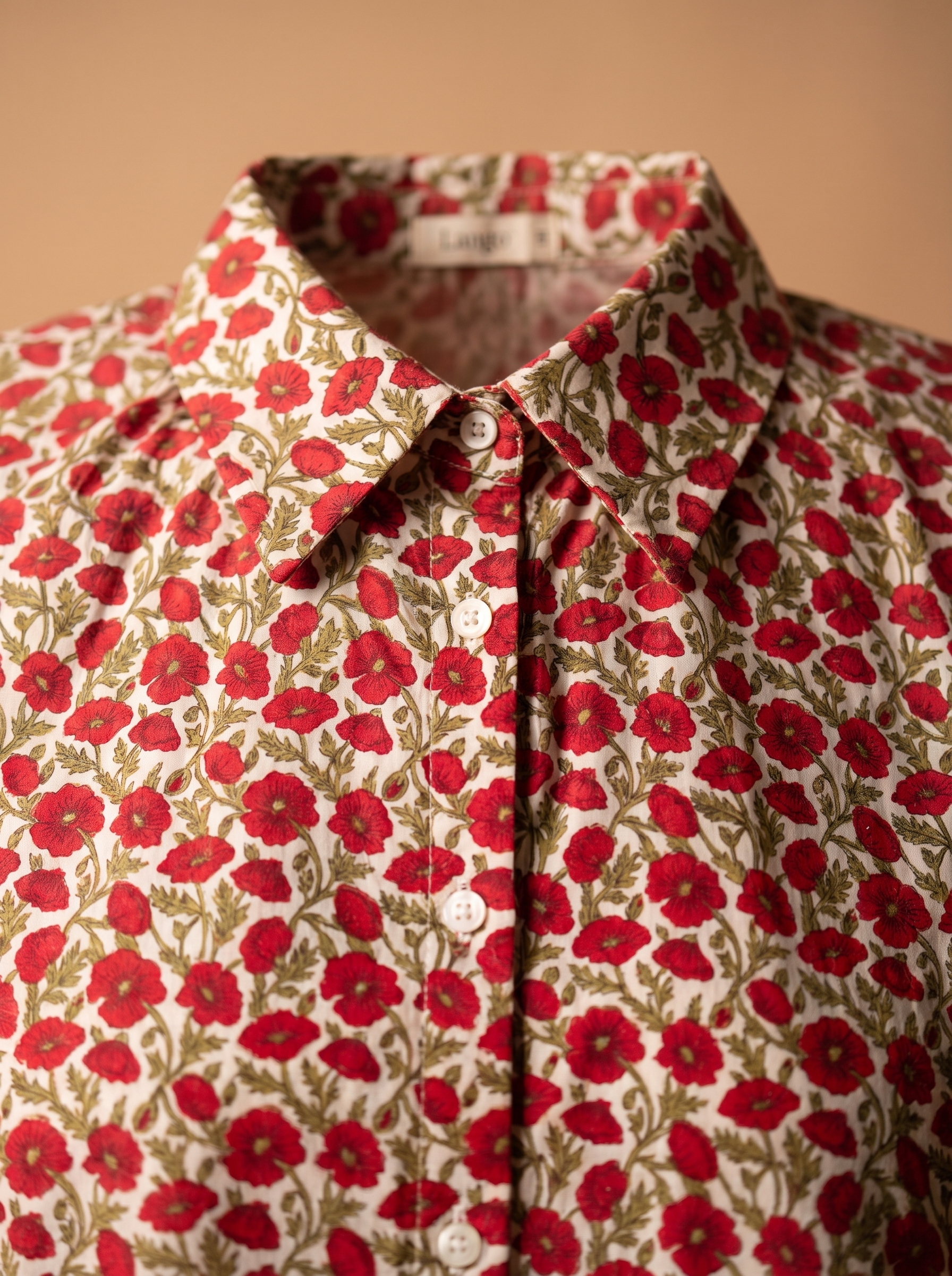 Chemise Jeanne Rouge — détail encolure