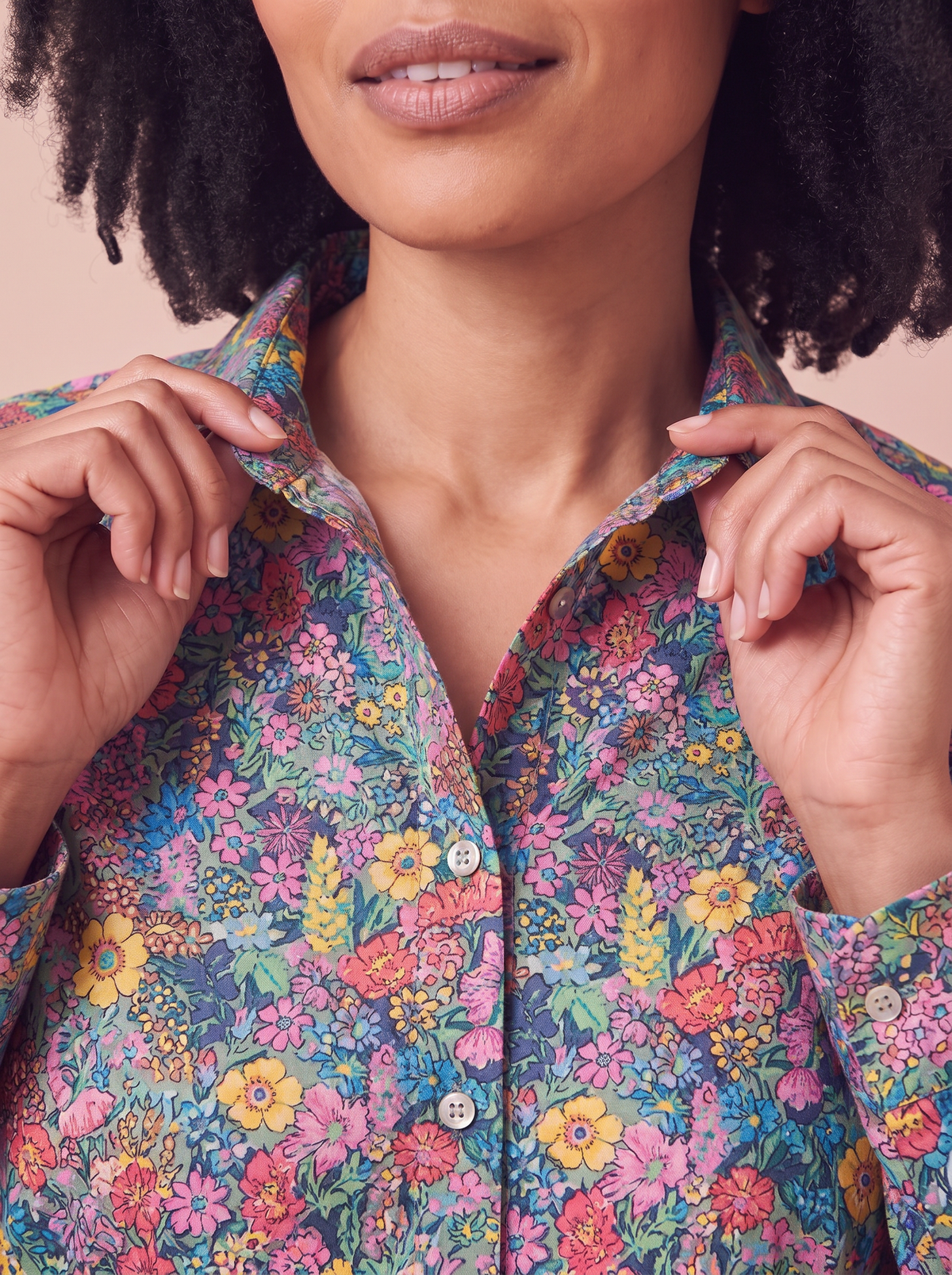 Chemise Christie Ciara : col pointu et boutons nacrés