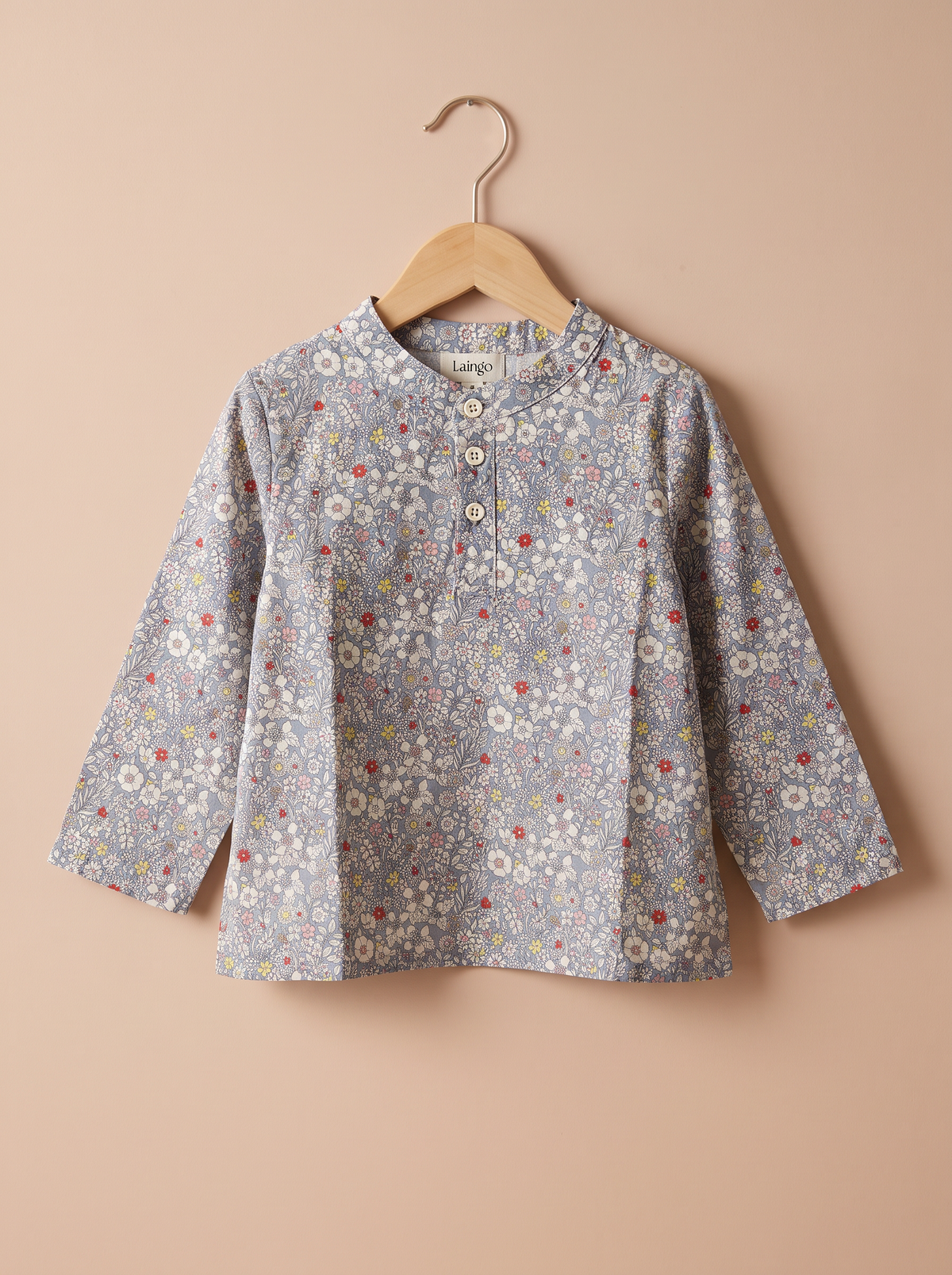 Chemise Perry June gris - chemise enfant col mao, petites fleurs sur fond gris-bleu, sur cintre