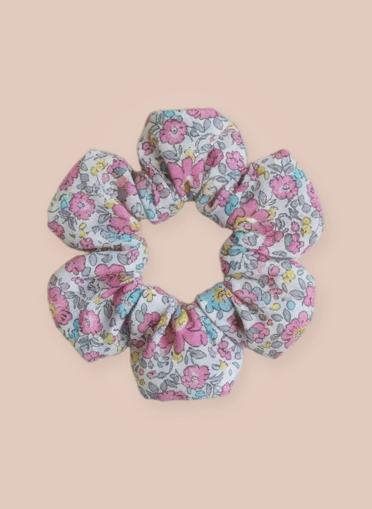 Chouchou Betsy rose, gros plan