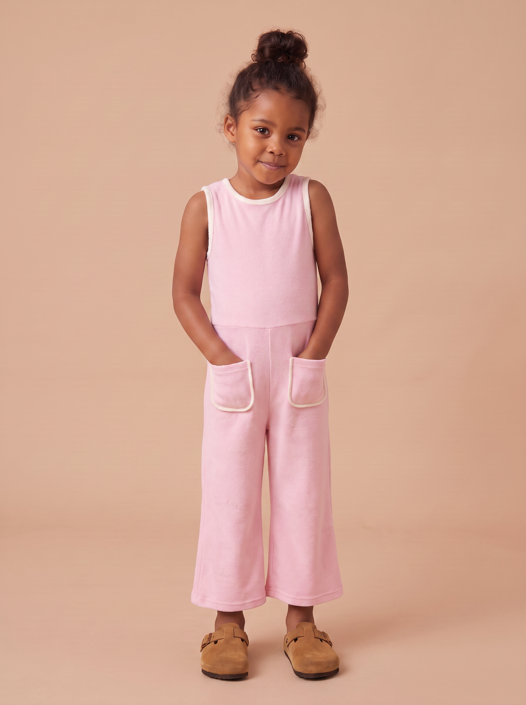 Combi pantalon Barbie - mains dans les poches