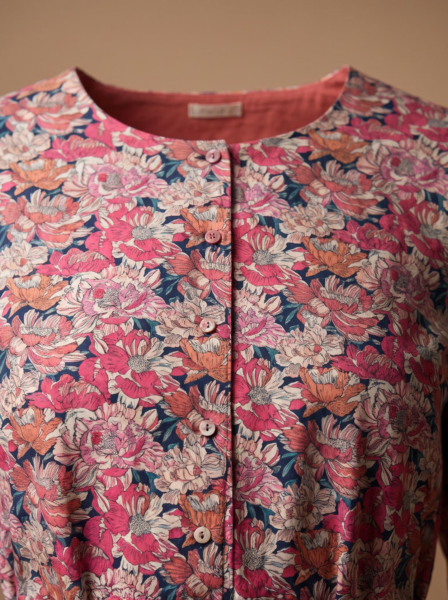 Robe Giana — détail encolure