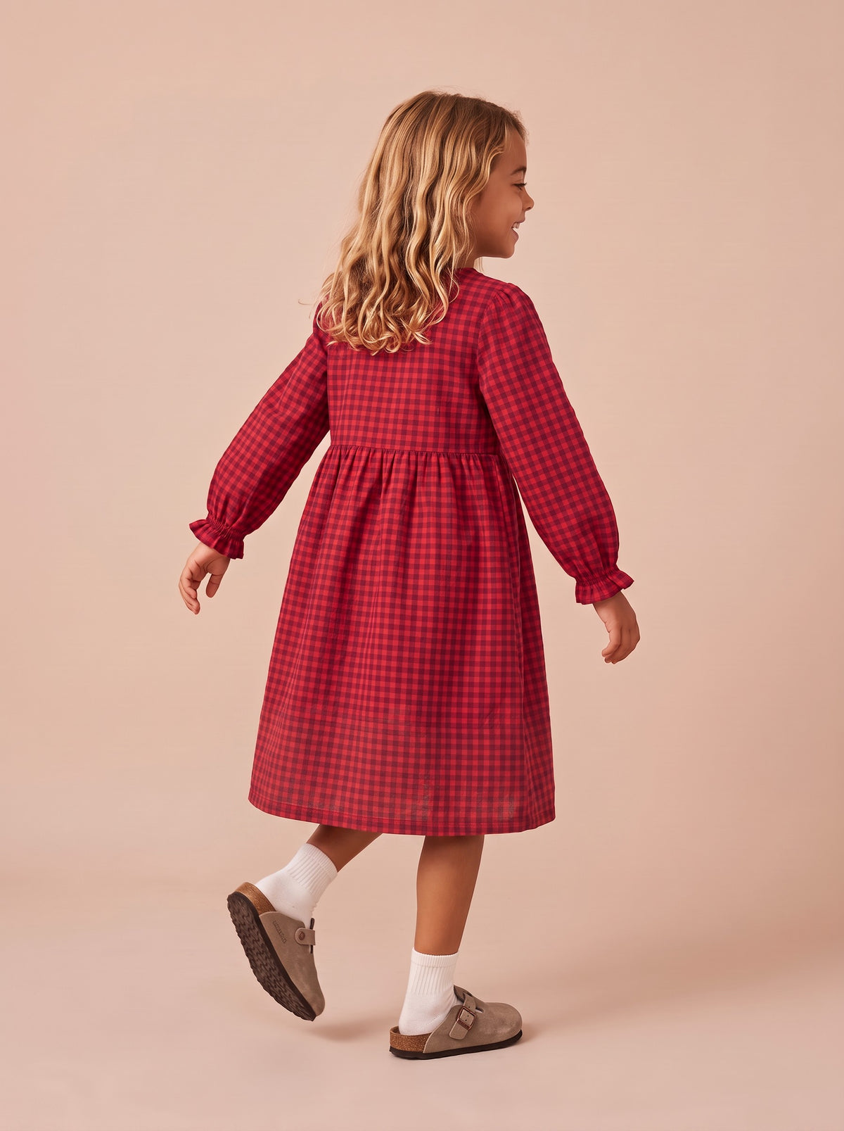 Robe Harper rouge de dos, jupe froncée sous le genou