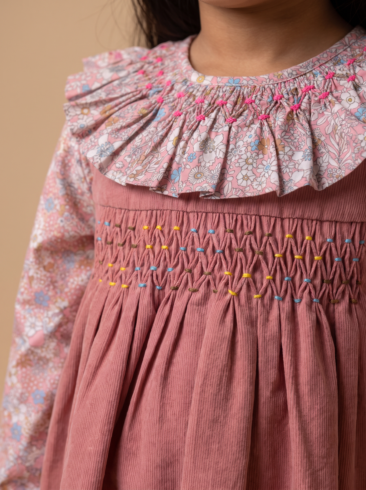 Robe Lalie - détail des smocks et de la collerette Rio Elyna