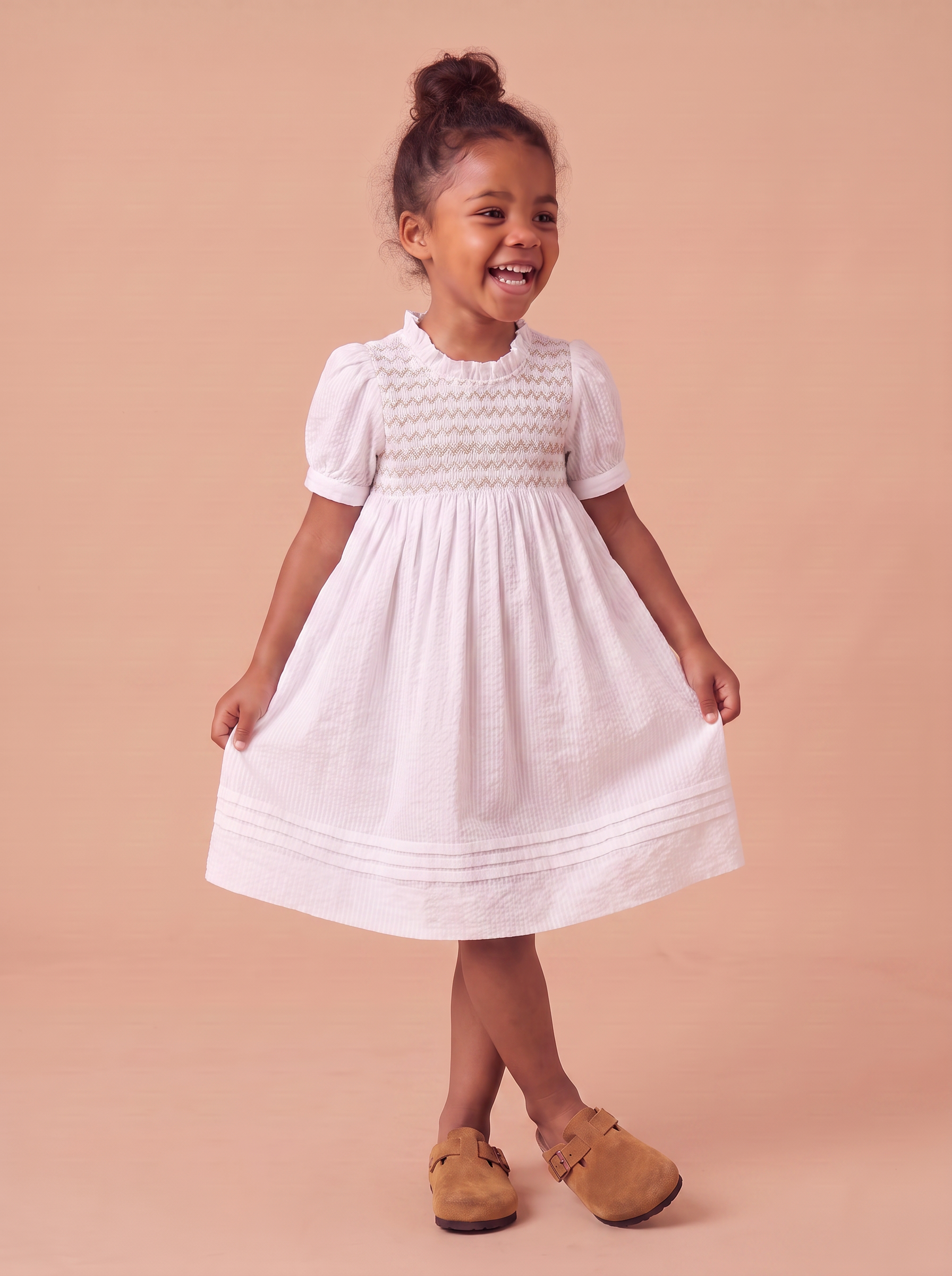 Robe Maya en seersucker blanc portée - vue 3/4