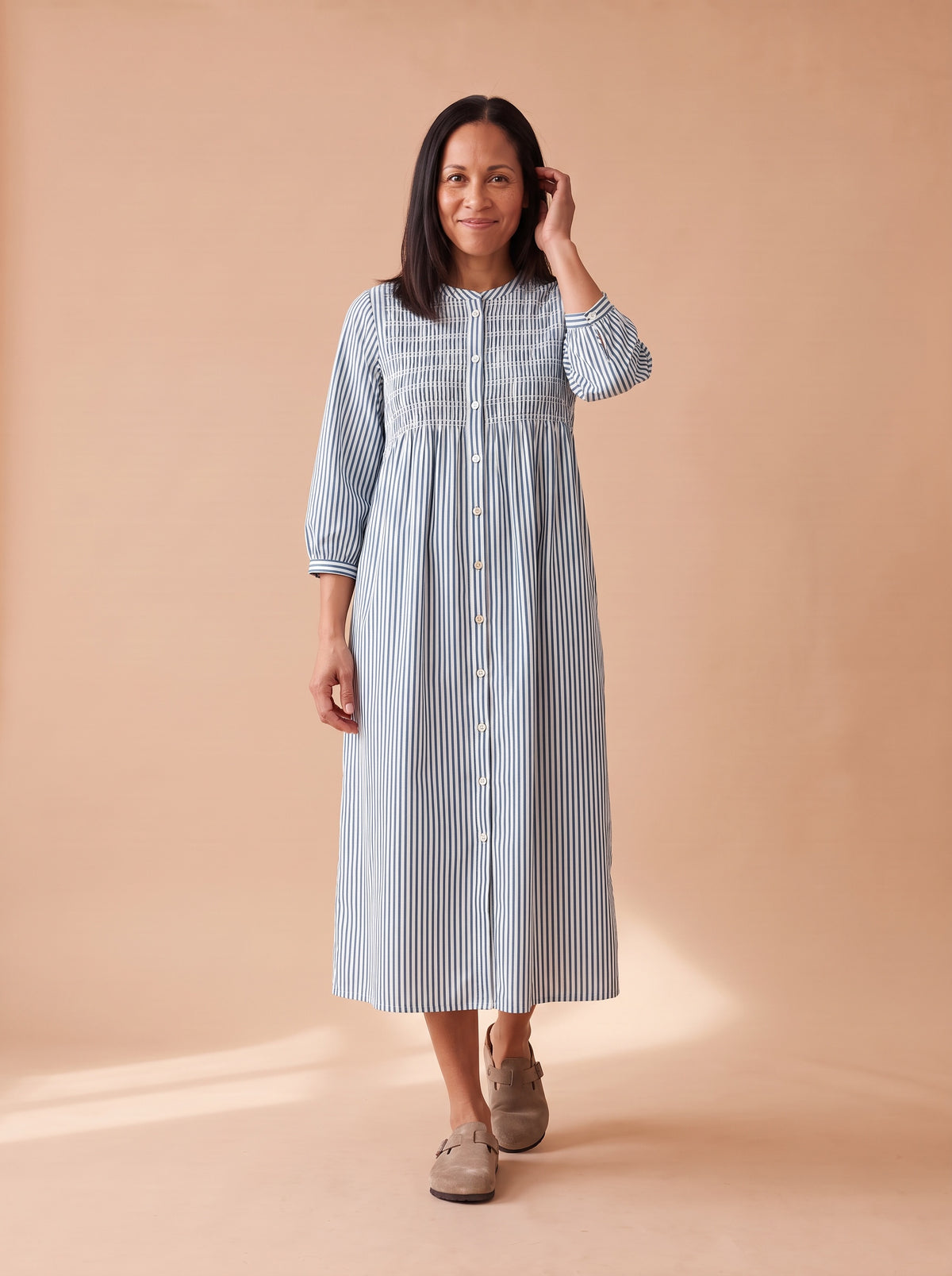 Robe Mina rayée bleue portée - vue de face