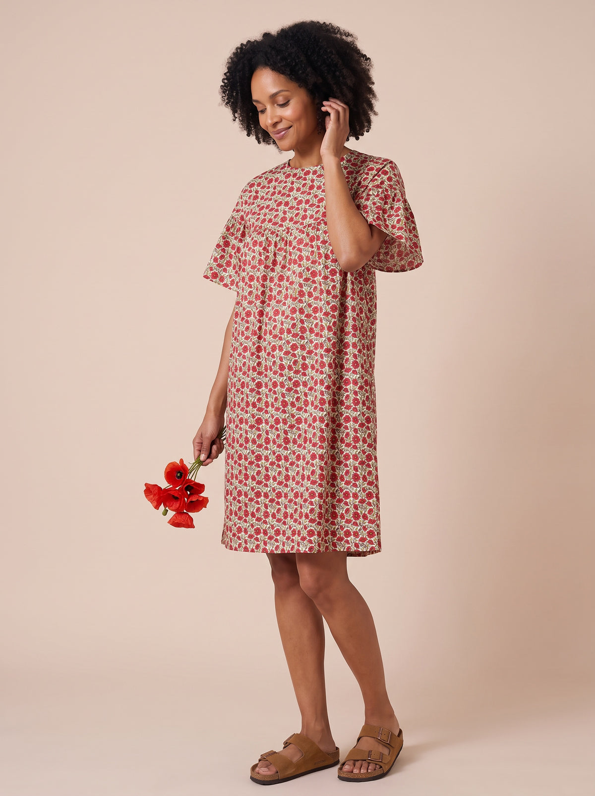 Robe Tamarin coquelicot portée