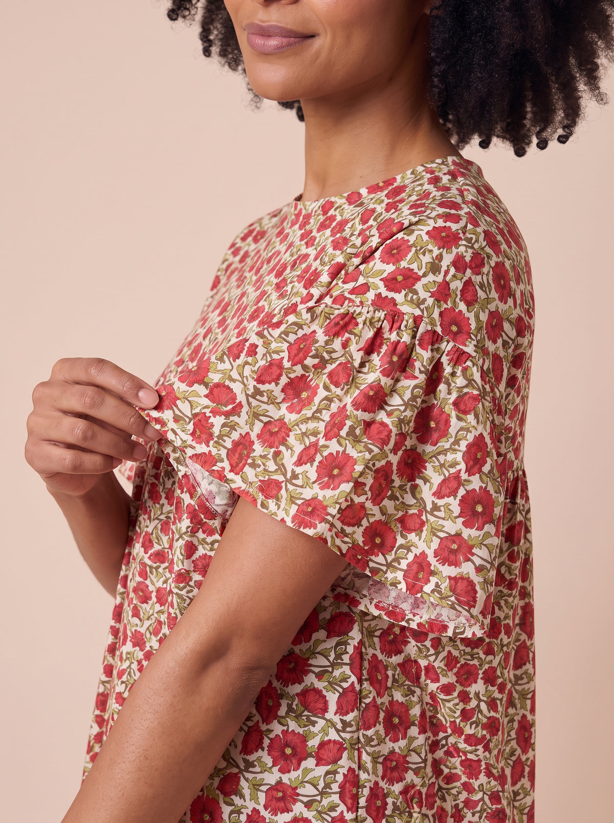 Robe Tamarin coquelicot - détail de la manche évasée