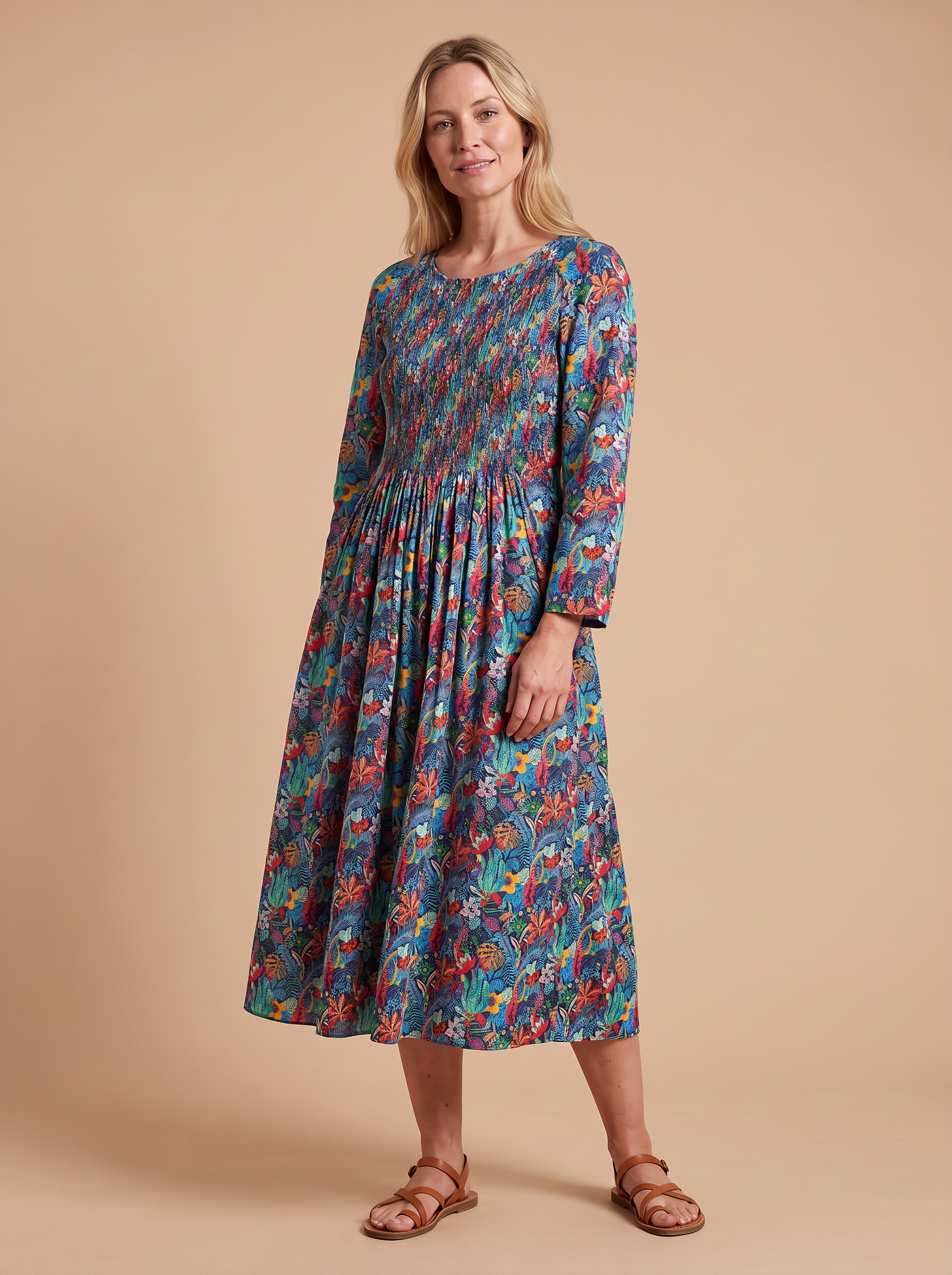 Robe Taya fleurie bleue — vue 3/4 portée