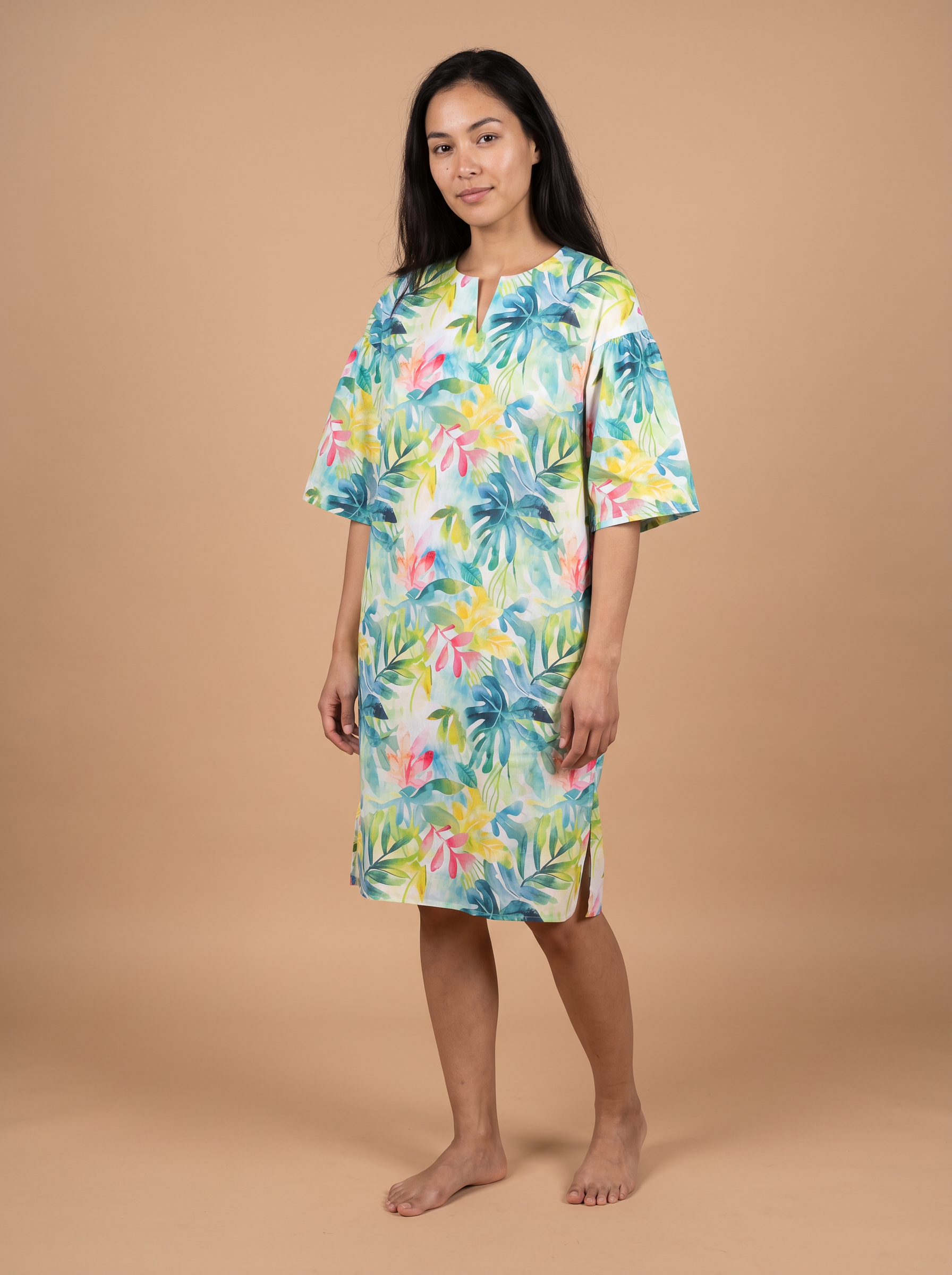 Robe Taya imprimé tropical — vue 3/4 portée