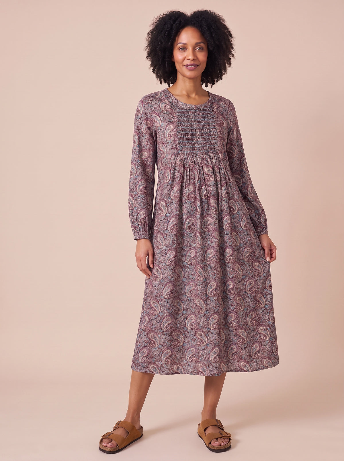 Robe Yvette cachemire marron portée - de face