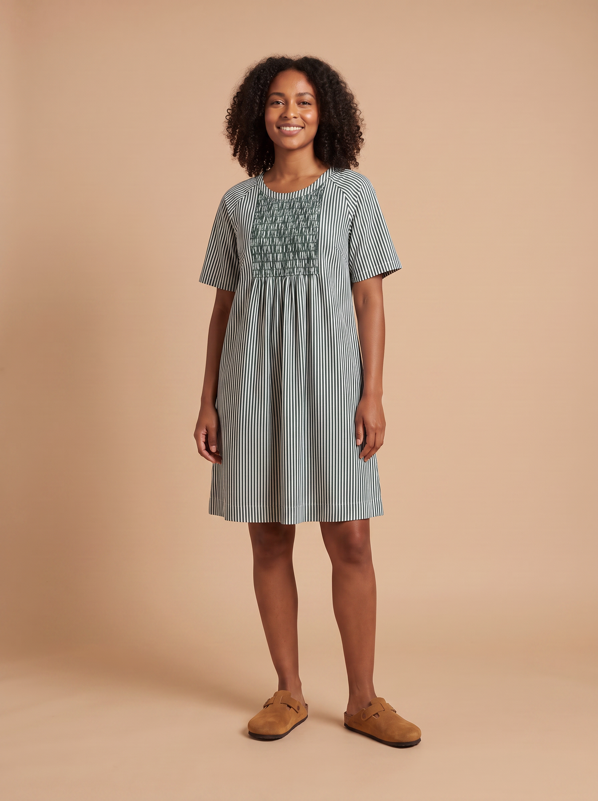 Robe Yvette rayée verte portée - vue de face